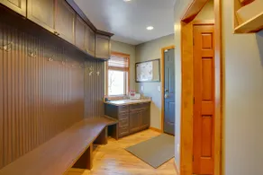 Expansive Retreat on 5 Acres in Shakopee! - Image 4