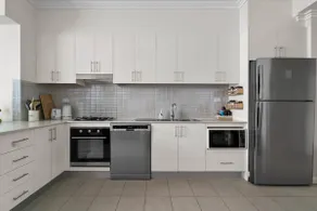 Newtown Outlook - Vibrant Parkside Retreat near CBD - Image 5