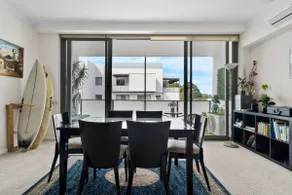 Newtown Outlook - Vibrant Parkside Retreat near CBD - Image 4