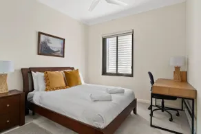 Newtown Outlook - Vibrant Parkside Retreat near CBD - Image 2