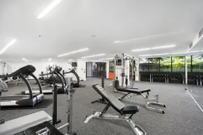 1-Bed with Amazing Views, Gym, BBQ & Parking - Image 5
