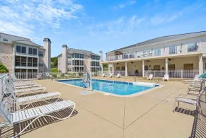 Tranquil Pondview Retreat - Balcony - Image 5
