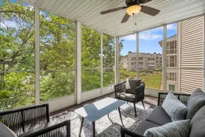 Tranquil Pondview Retreat - Balcony - Image 3