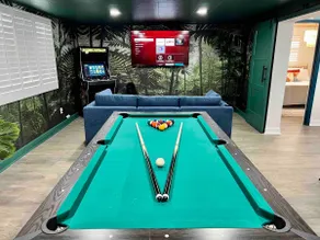 9 beds Beach GameRoom Cowboy Pool Mini Golf - Image 4