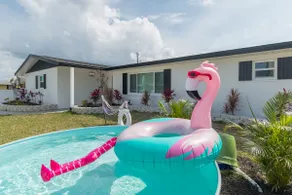 9 beds Beach GameRoom Cowboy Pool Mini Golf - Image 3