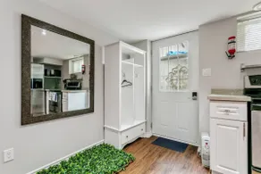 Lakeside Retreat near Toronto - Image 4