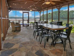 Waterfront + King Beds + Games + Kayaks - Image 4