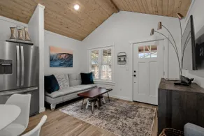 Seabrook's Sara Sea, hot tub and fully-fenced yard - Image 5