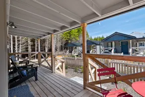 Seabrook's Sara Sea, hot tub and fully-fenced yard - Image 2