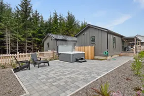 Seabrook's Sara Sea, hot tub and fully-fenced yard - Image 3