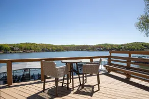 Ultimate Waterfront Getaway, Amazing Lake View - Image 2