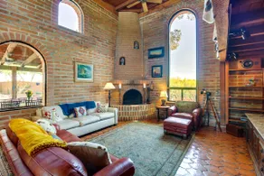 Eclectic Tucson Home 2 Mi to Saguaro National Park - Image 2