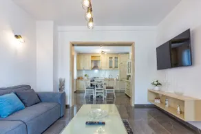 MP Luxury Holiday Home with swimming pool - Image 4