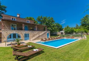 Fenced garden & pool villa, ideal for groups - Image 5