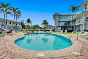 Vistamar Waterfront Beach Abode -Walk to the Beach - Image 5