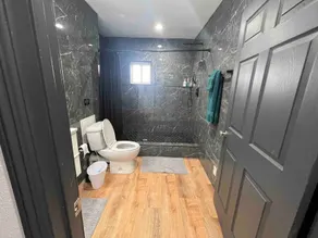 Peacock Inn by Vegas-bnb - 8 Bdr 4 Bth 14 Bds - Image 5