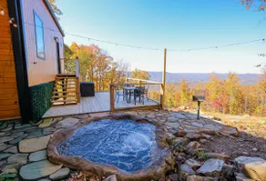 Blooming Redbud Treehouse with private hot tub! - Image 2