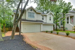 Modern Woodlands Townhome w/ Spacious Yard & Patio - Image 2