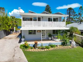 Luxury coastal house, pool, walk to shop & beach - Image 2