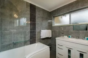Four bedroom house - 9 Fairlie Street (Long Term) - Image 4