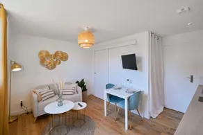 Equipped 1-bedroom apartment with terrace - Image 3