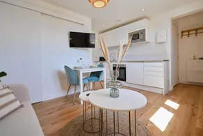 Equipped 1-bedroom apartment with terrace - Image 4