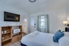 K's Motel - Fishermans Retreat - Room 5 - Image 2