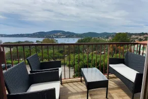 Bright apartment with sea view - Image 3