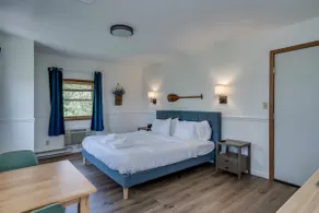 K's Motel - Fishermans Retreat - Room 9 - Image 3