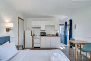 K's Motel - Fishermans Retreat - Room 9 - Image 4