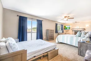 Private Lakefront Pool, Amazing Dock Sleeps 26 - Image 3