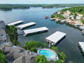 Ten Minutes to "The Strip" - Amazing Lake Views - Image 5