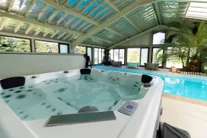 Cottage with Indoor Pool and Hot Tub - Image 2