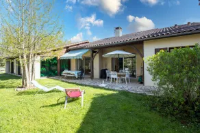 Cottage with Indoor Pool and Hot Tub - Image 3