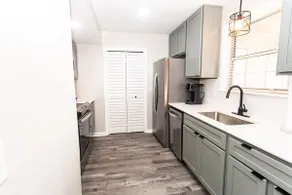 Newly Renovated, Dog Friendly, Stocked Kitchen - Image 4