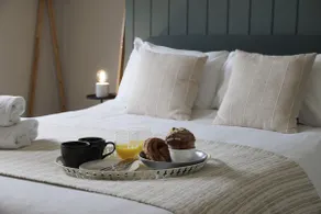 Stylishly presented holiday apartment - Molls Yard - Image 2