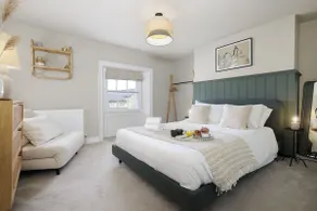 Stylishly presented holiday apartment - Molls Yard - Image 3