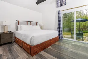 7 Min-Drive to Beach: Cozy Cottage & Yard - Image 4