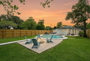 Relaxing Getaway w/ Pool Close to Kemah Boardwalk - Image 2