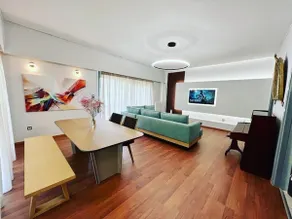 Luxury flat at archaeological museum - Image 2