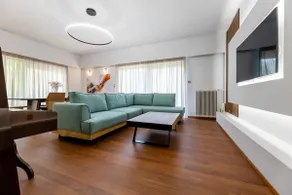 Luxury flat at archaeological museum - Image 3