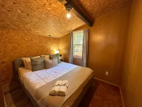 Archie's Lakeside Cabin - Image 4