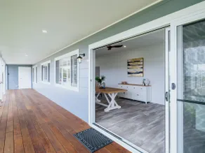 Blue Lagoon Hamptons Style Holiday Home facing the Lagoon at Harrington - Image 4
