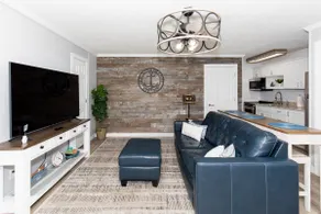 Cozy Downtown Waterfront Escape - Image 3