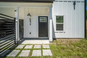 Modern Home by College, Medical Center & Stadium - Image 5