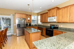 Large 5BR Home: Sleeps 12! Private Beach Access - Image 3