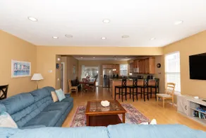 Large 5BR Home: Sleeps 12! Private Beach Access - Image 2