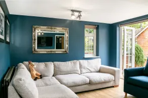 Lodge Farm - Stunning 3 Bed with Large Garden! - Image 3