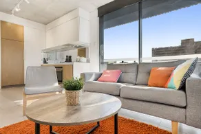 Comfy 2-Bed Balcony Unit near Chapel St - Image 3