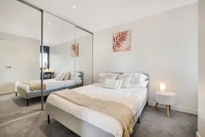 Comfy 2-Bed Balcony Unit near Chapel St - Image 2